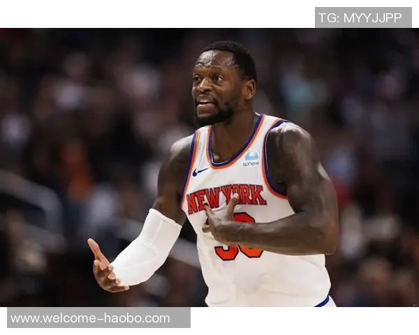 兰德尔表现平平全场10投仅4中贡献16分5篮板1助攻次节状态低迷未能得分